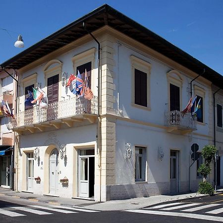 Hotel La Petite Maison Βιαρέτζιο Εξωτερικό φωτογραφία