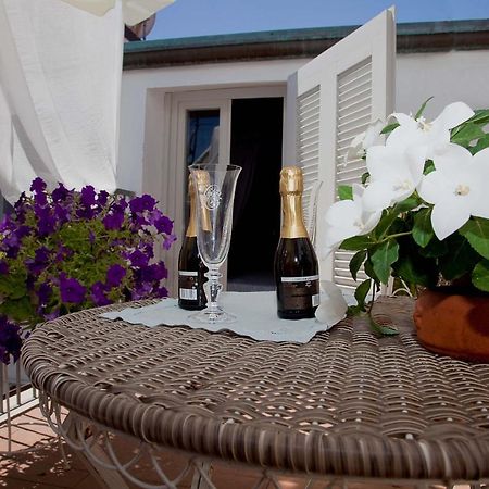 Hotel La Petite Maison Βιαρέτζιο Εξωτερικό φωτογραφία