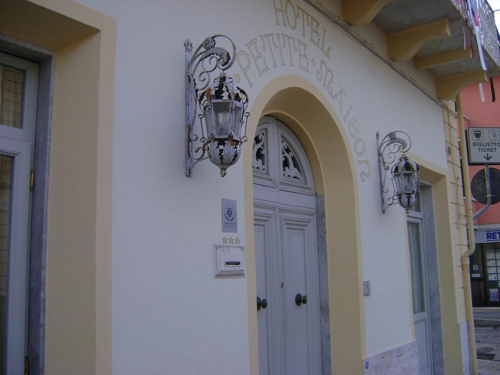 Hotel La Petite Maison Βιαρέτζιο Εξωτερικό φωτογραφία