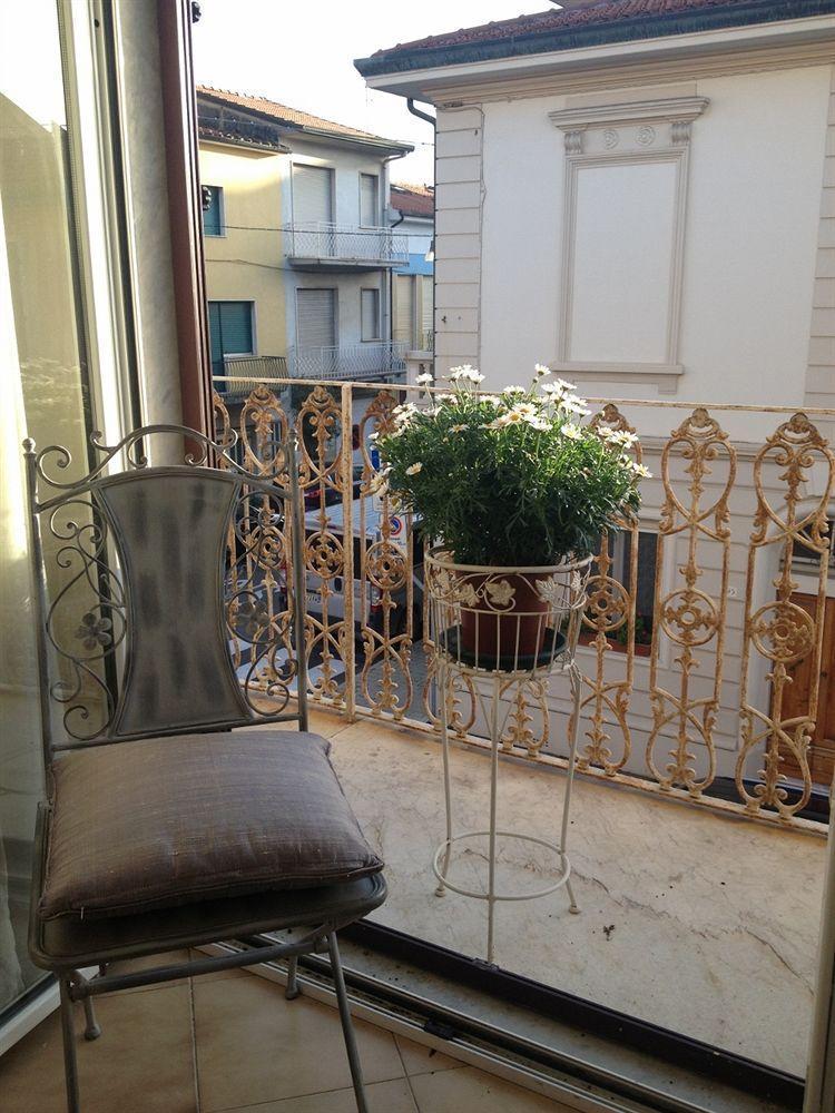 Hotel La Petite Maison Βιαρέτζιο Εξωτερικό φωτογραφία