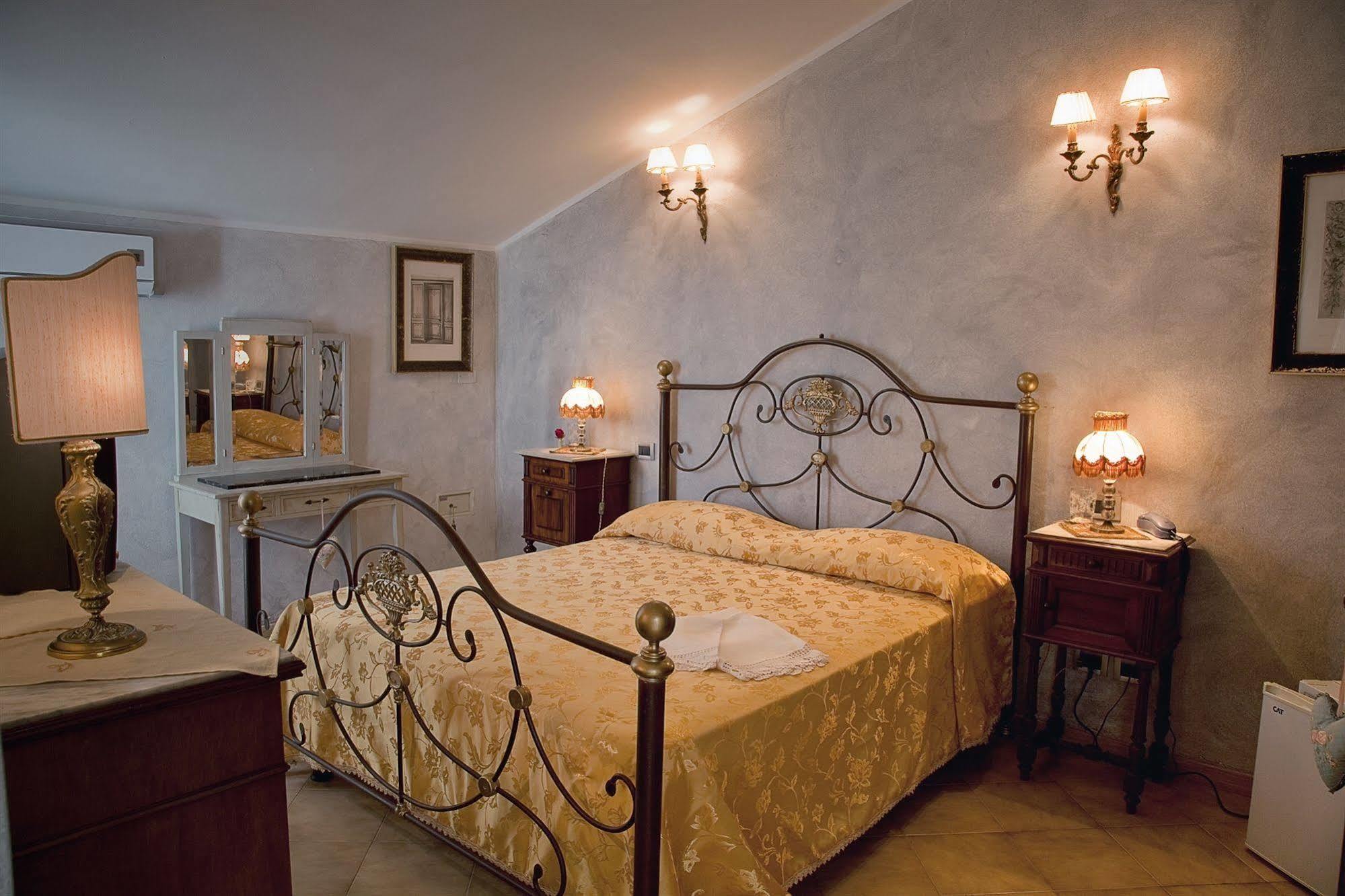 Hotel La Petite Maison Βιαρέτζιο Εξωτερικό φωτογραφία
