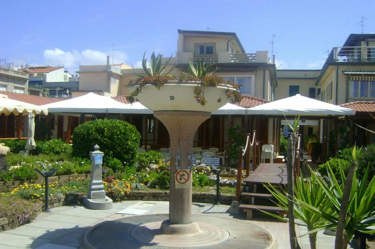 Hotel La Petite Maison Βιαρέτζιο Εξωτερικό φωτογραφία